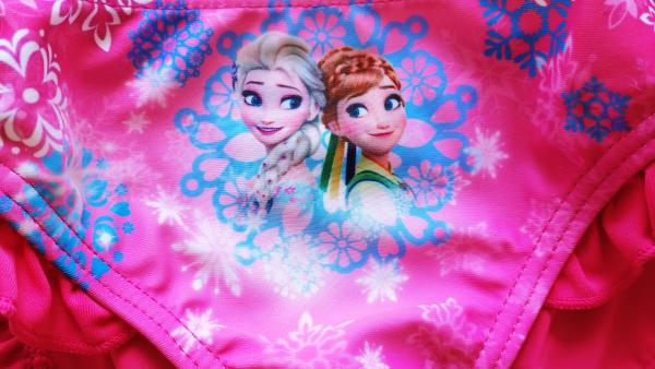Disney Frozen 4 Teile Set pink Geschenkeset Badeanzug ,Strandtuch Badehose Cap, Rucksack Disney Frozen die Eiskönigin